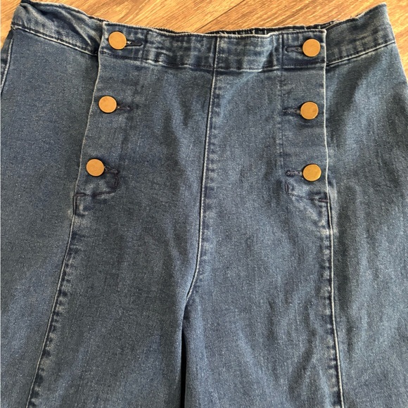 🕖 Stylish Blue High-Waisted Jeans - Picture 1 of 4